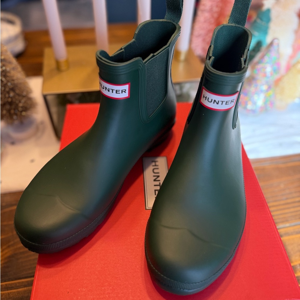 NEW IN BOX green Hunter ankle boots!!